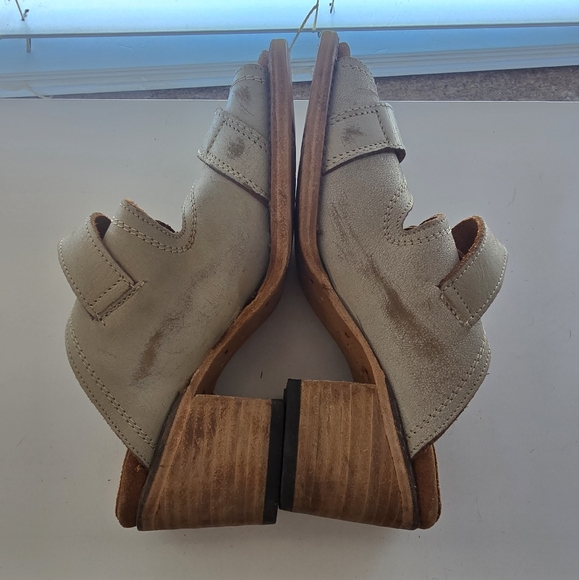 Freebird By Steven Cream Sandals with Buckle Accents 8 - Picture 4 of 5